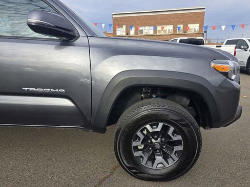 Used 2022 Toyota Tacoma TRD Off-Road image 12