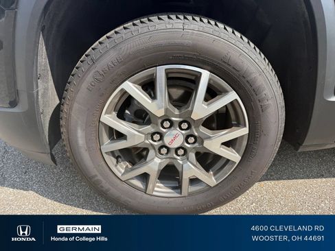 Used 2023 GMC Acadia SLE FWD image 12