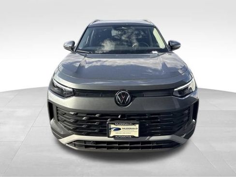 Certified 2025 Volkswagen Tiguan SE AWD/4WD image 8