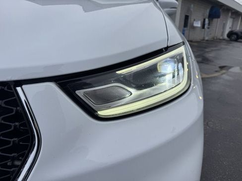 Used 2022 Chrysler Pacifica Touring-L image 10
