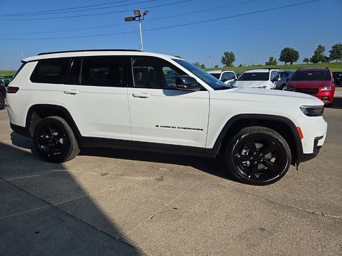 Used 2025 Jeep Grand Cherokee L Limited w/ Luxury Tech Group II AWD/4WD image 13