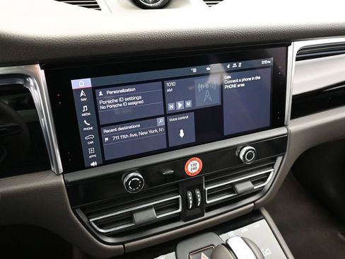 Certified 2025 Porsche Macan AWD/4WD image 21