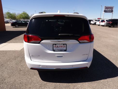 Used 2020 Chrysler Pacifica Limited FWD image 6