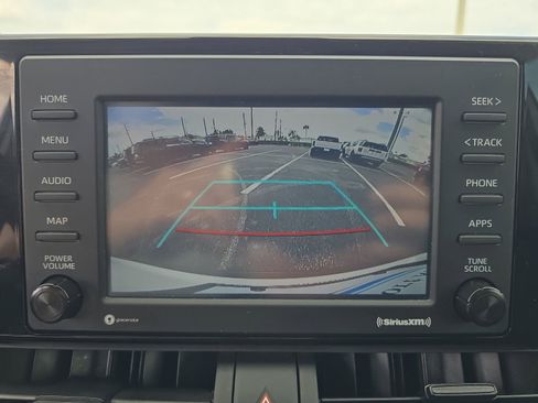 Used 2021 Toyota RAV4 LE AWD/4WD image 18