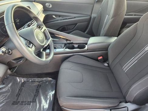 Used 2025 Hyundai Elantra SEL FWD image 13