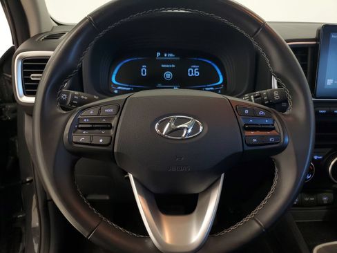 Used 2025 Hyundai Venue SEL FWD image 15
