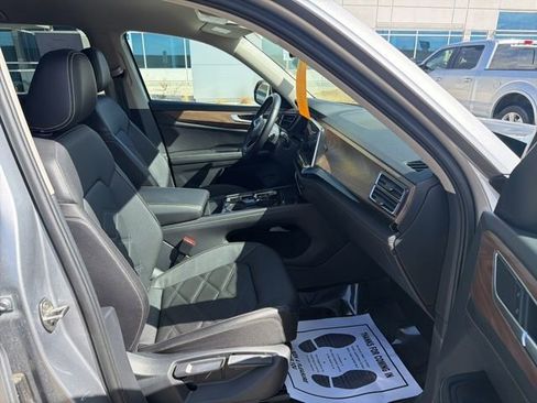 Used 2025 Volkswagen Atlas SE image 11