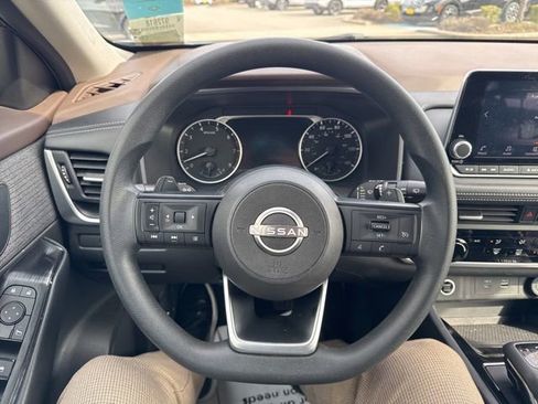 Used 2023 Nissan Rogue S image 18