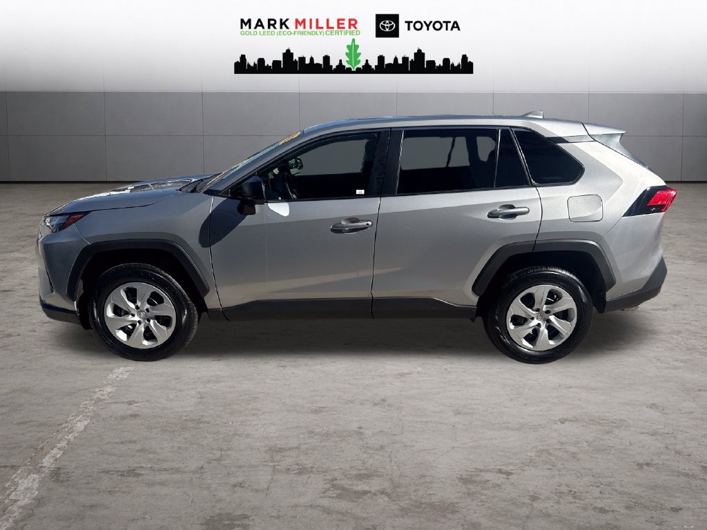 Used 2025 Toyota RAV4 LE AWD/4WD image 2