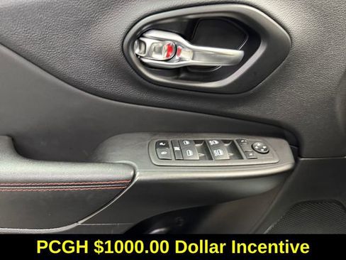 Used 2022 Jeep Cherokee Trailhawk image 25