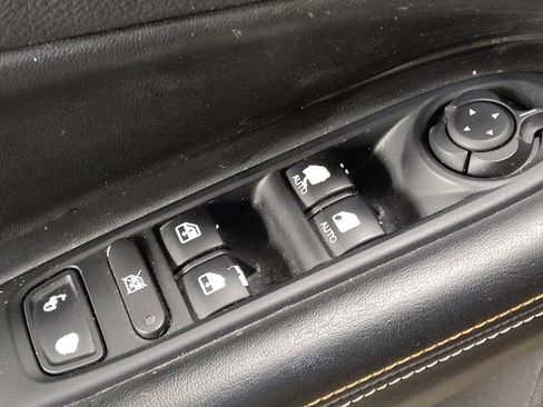 Used 2018 Jeep Compass Latitude image 27