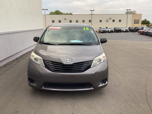 Used 2015 Toyota Sienna L image 22