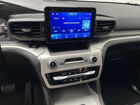 Used 2022 Ford Explorer XLT AWD/4WD image 17