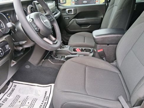Used 2023 Jeep Gladiator Willys image 12