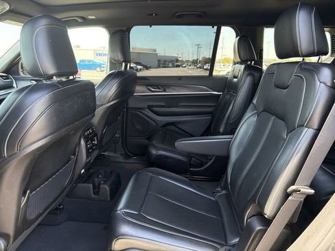 Used 2024 Jeep Grand Cherokee L Limited w/ Luxury Tech Group II image 12