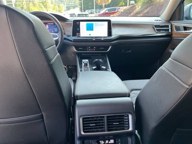Used 2025 Volkswagen Atlas SE FWD image 17
