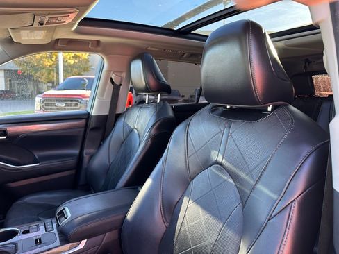 Used 2021 Toyota Highlander Platinum image 23