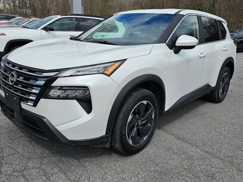 Used 2025 Nissan Rogue SV image 1