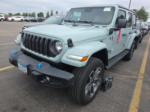 Used 2024 Jeep Wrangler Unlimited w/ Convenience Group AWD/4WD image 19