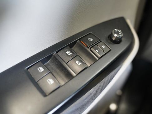 Used 2014 Toyota Highlander LE AWD/4WD image 12