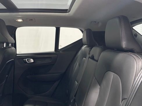 Certified 2025 Volvo XC40 B5 Plus AWD/4WD image 22