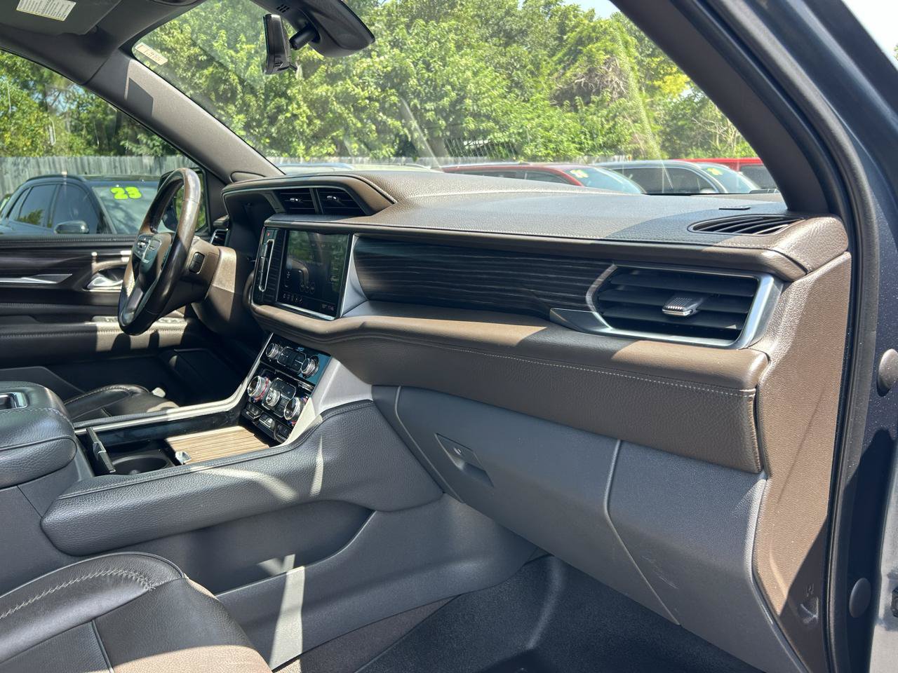 Used 2021 GMC Yukon Denali w/ Denali Premium Package RWD image 8