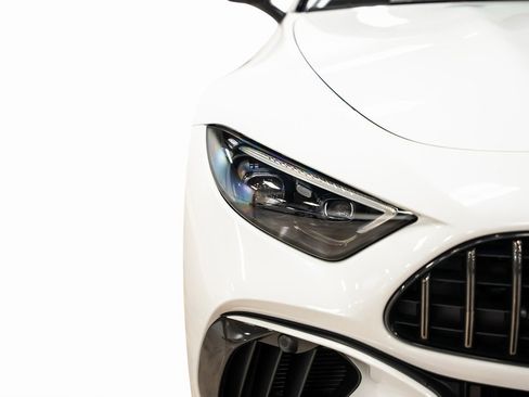 Used 2022 Mercedes-Benz SL 63 AMG 4MATIC image 4