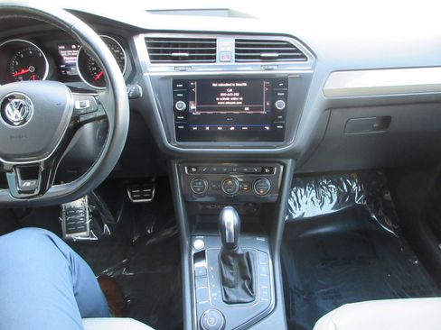 Used 2020 Volkswagen Tiguan SE R-Line AWD/4WD image 39