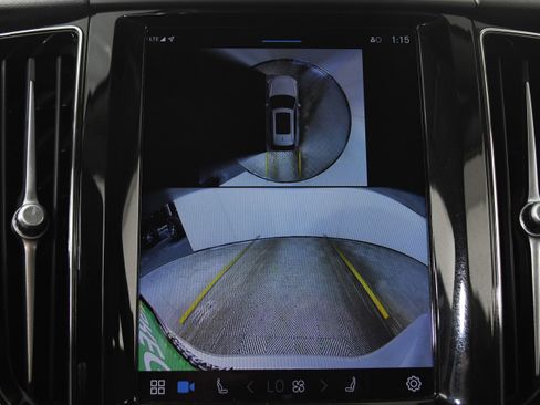 Used 2025 Volvo XC60 B5 Plus image 17