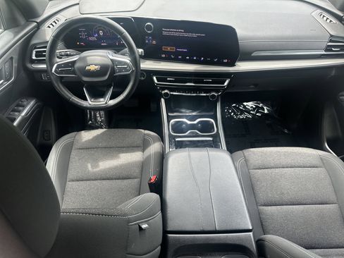 Used 2024 Chevrolet Traverse LT FWD image 23