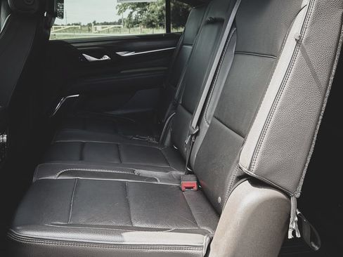 Used 2021 GMC Yukon XL Denali w/ Denali Premium Package AWD/4WD image 27