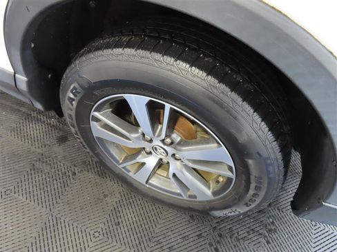 Used 2018 Toyota RAV4 XLE AWD/4WD image 7
