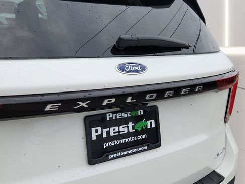 Used 2025 Ford Explorer Active AWD/4WD image 29
