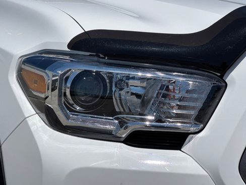 Certified 2023 Toyota Tacoma TRD Off-Road w/ Technology Package AWD/4WD image 12