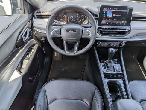 Used 2025 Jeep Compass Limited AWD/4WD image 16
