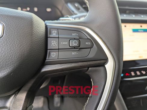 New 2026 Jeep Grand Cherokee Limited w/ Luxury Tech Group II AWD/4WD image 16