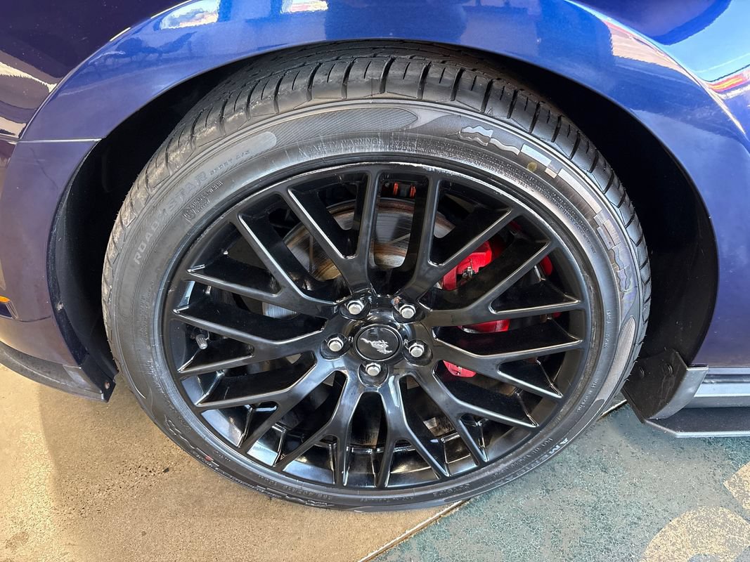 Used 2010 Ford Mustang GT Premium RWD image 28