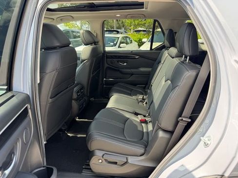 Used 2024 Honda Pilot Touring image 14