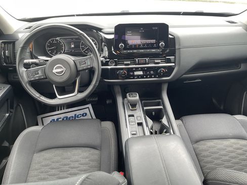Used 2024 Nissan Pathfinder SV FWD image 15