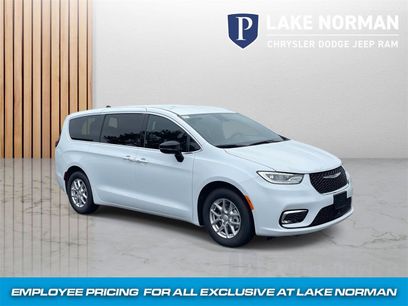 New 2026 Chrysler Pacifica Select
