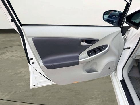 Used 2010 Toyota Prius Five w/ Advanced Technology Pkg FWD image 15