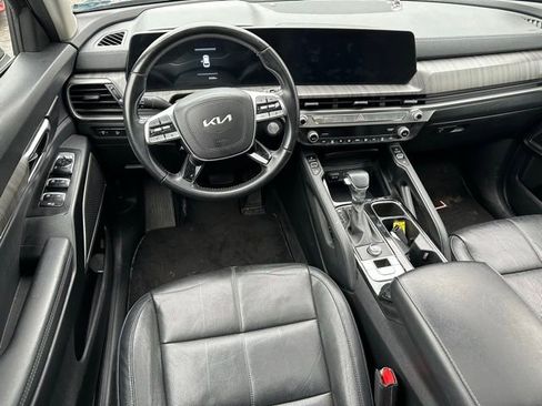 Used 2023 Kia Telluride EX w/ EX Captain's Chair Package FWD image 11