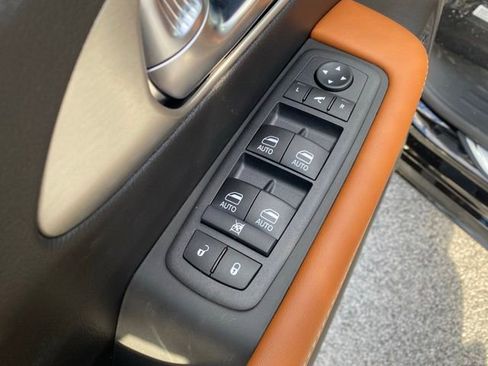 New 2026 Chrysler Pacifica Pinnacle image 13