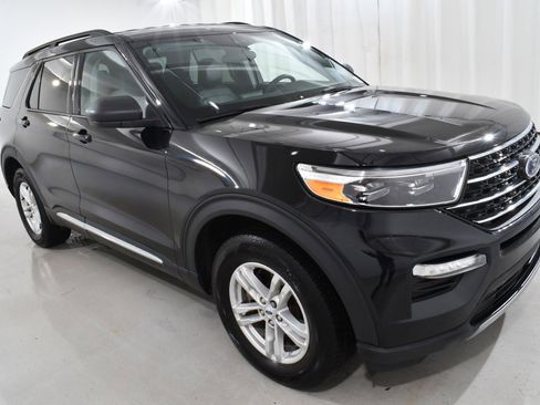 Used 2023 Ford Explorer XLT w/ Equipment Group 202A image 5