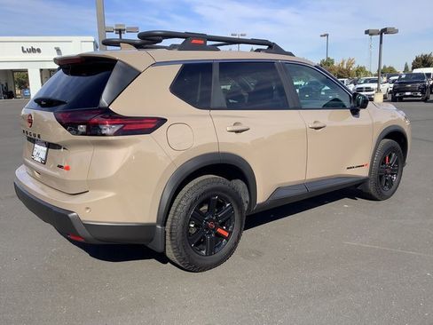 Used 2025 Nissan Rogue SV image 30