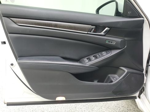 Used 2018 Honda Accord Touring image 22