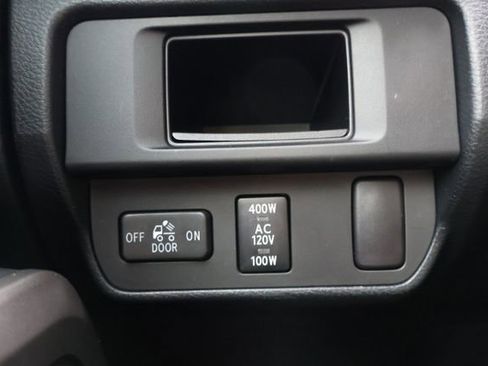 Used 2016 Toyota Tacoma Limited w/ Towing Package image 19