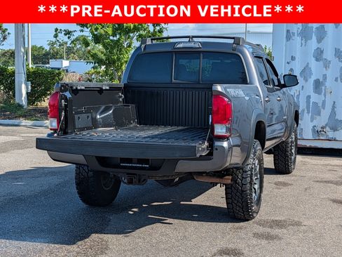 Used 2016 Toyota Tacoma TRD Off-Road w/ Premium & Technology Package AWD/4WD image 13