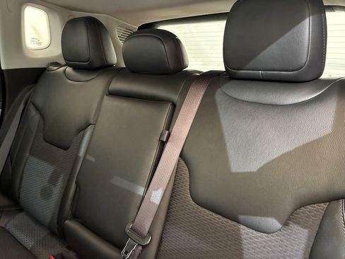 Used 2022 Jeep Compass Latitude FWD image 11
