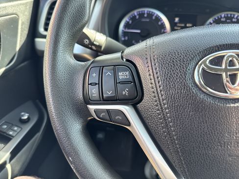 Used 2019 Toyota Highlander LE image 21